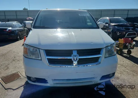 2010 Dodge Grand Caravan Sxt z USA, uszkodzony, nr VIN 2D4RN5D16AR215711